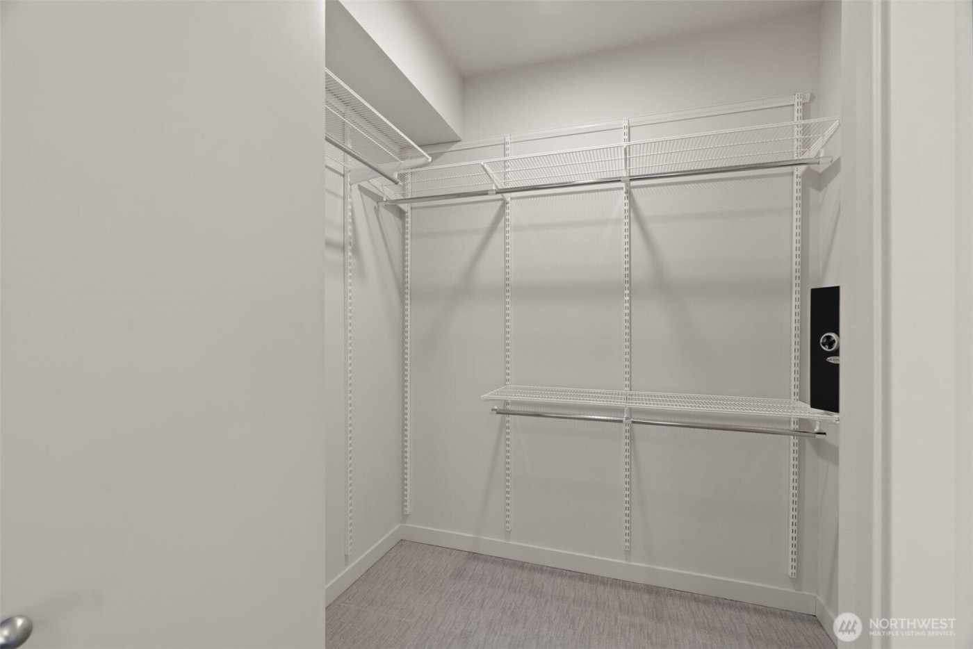 1760 NW 56th St #322, Seattle, WA 98107