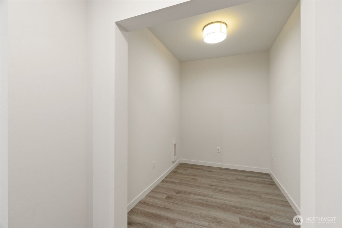 1760 NW 56th St #322, Seattle, WA 98107