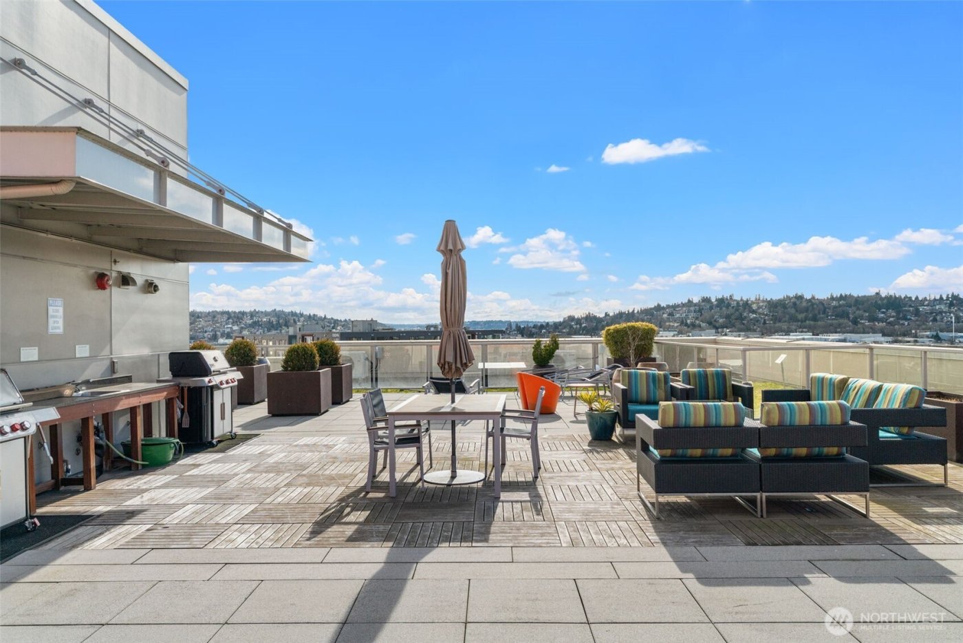 1760 NW 56th St #322, Seattle, WA 98107