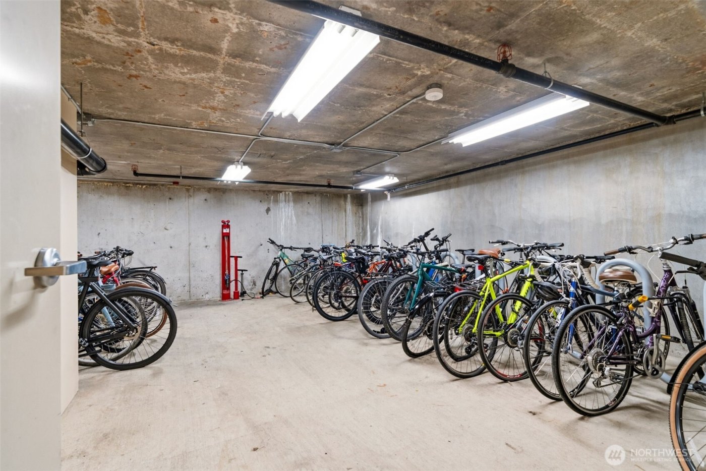 1760 NW 56th St #322, Seattle, WA 98107