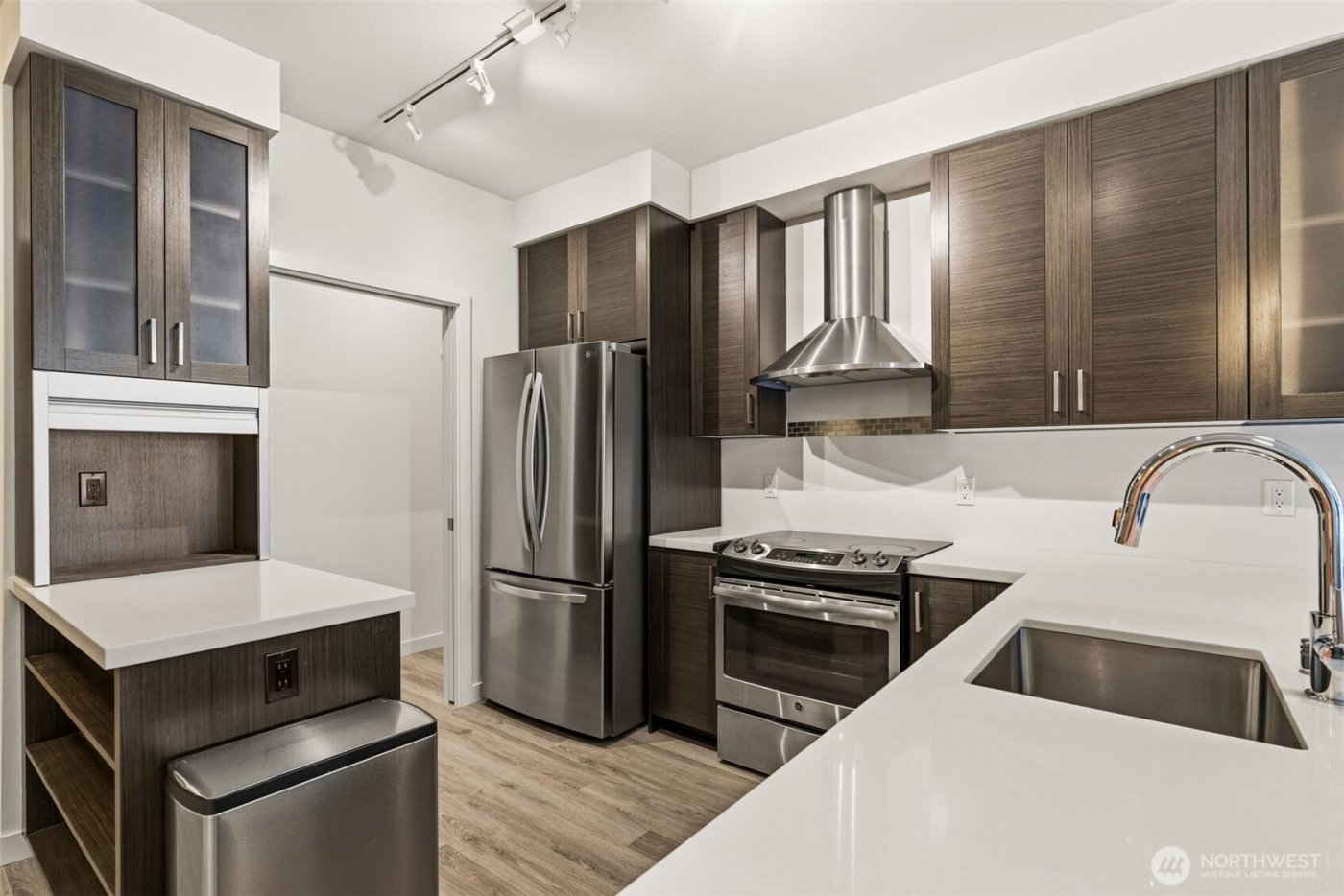 1760 NW 56th St #322, Seattle, WA 98107