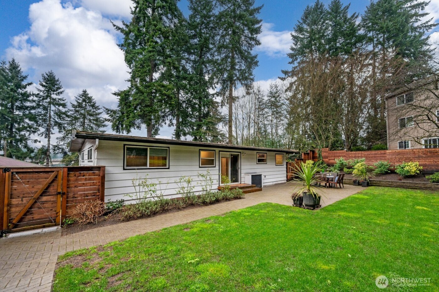 13525 4th Avenue NE, Seattle, WA 98125