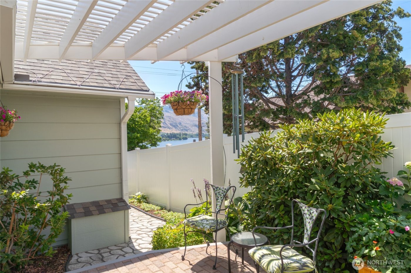 2548 Entiat Way , Entiat, WA 98822