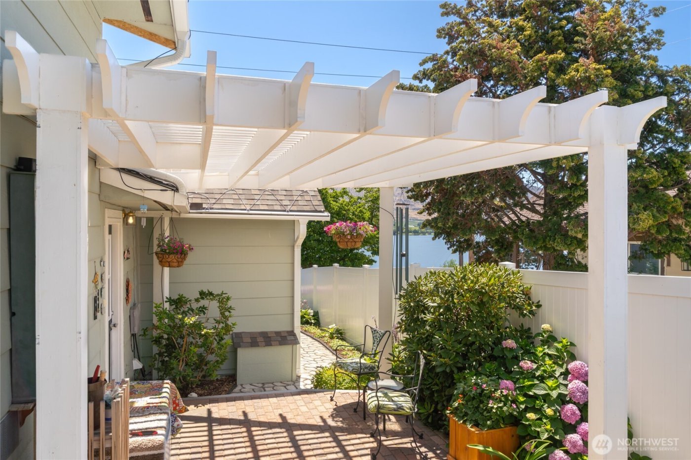 2548 Entiat Way , Entiat, WA 98822