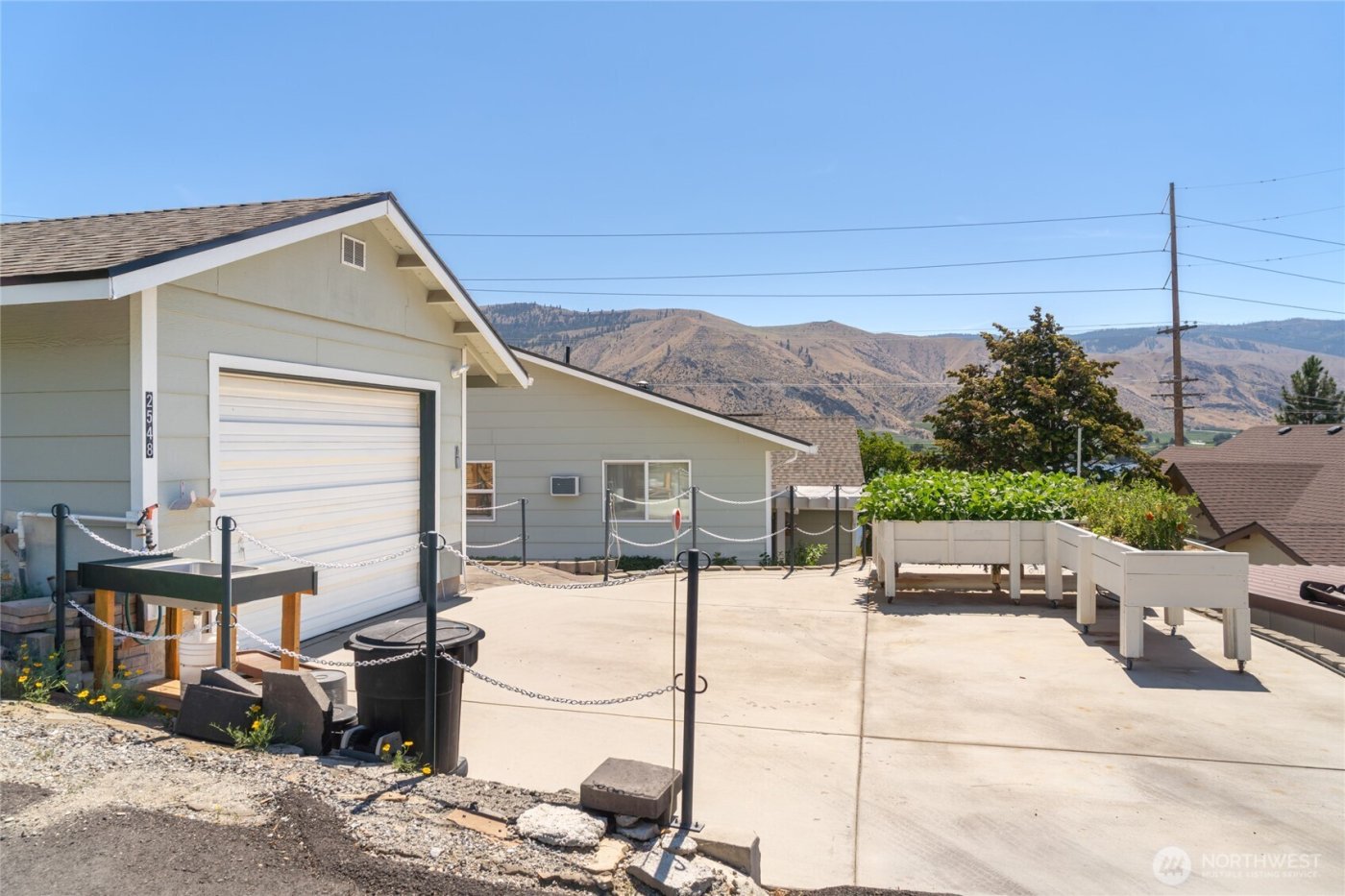 2548 Entiat Way , Entiat, WA 98822