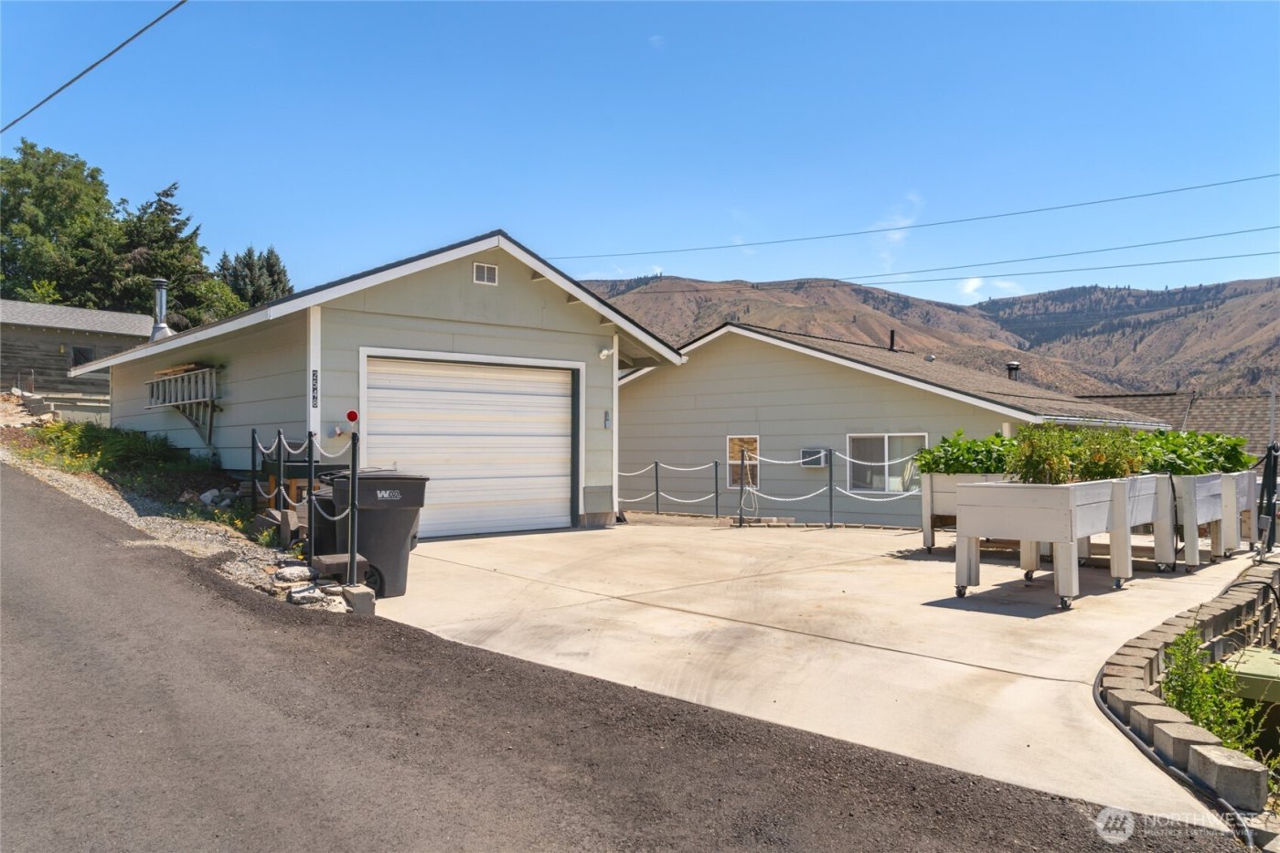 2548 Entiat Way , Entiat, WA 98822
