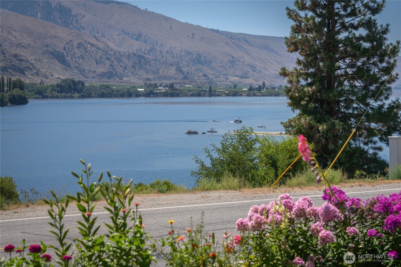 2548 Entiat Way , Entiat, WA 98822