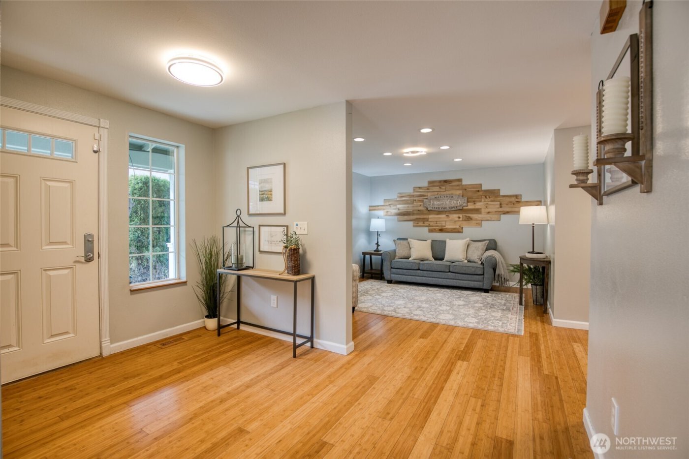 828 Ocean Avenue , Cosmopolis, WA 98595