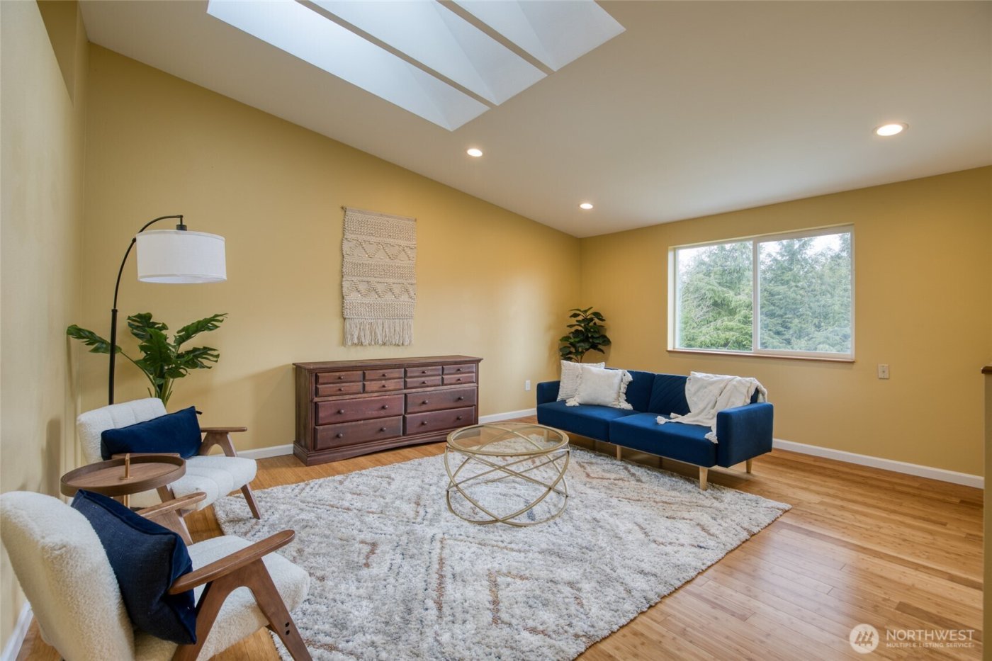 828 Ocean Avenue , Cosmopolis, WA 98595