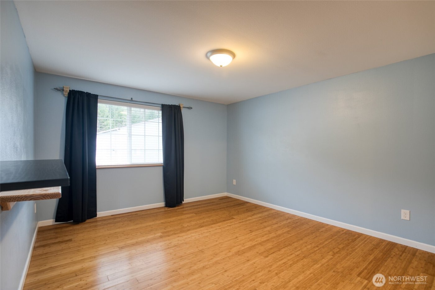 828 Ocean Avenue , Cosmopolis, WA 98595