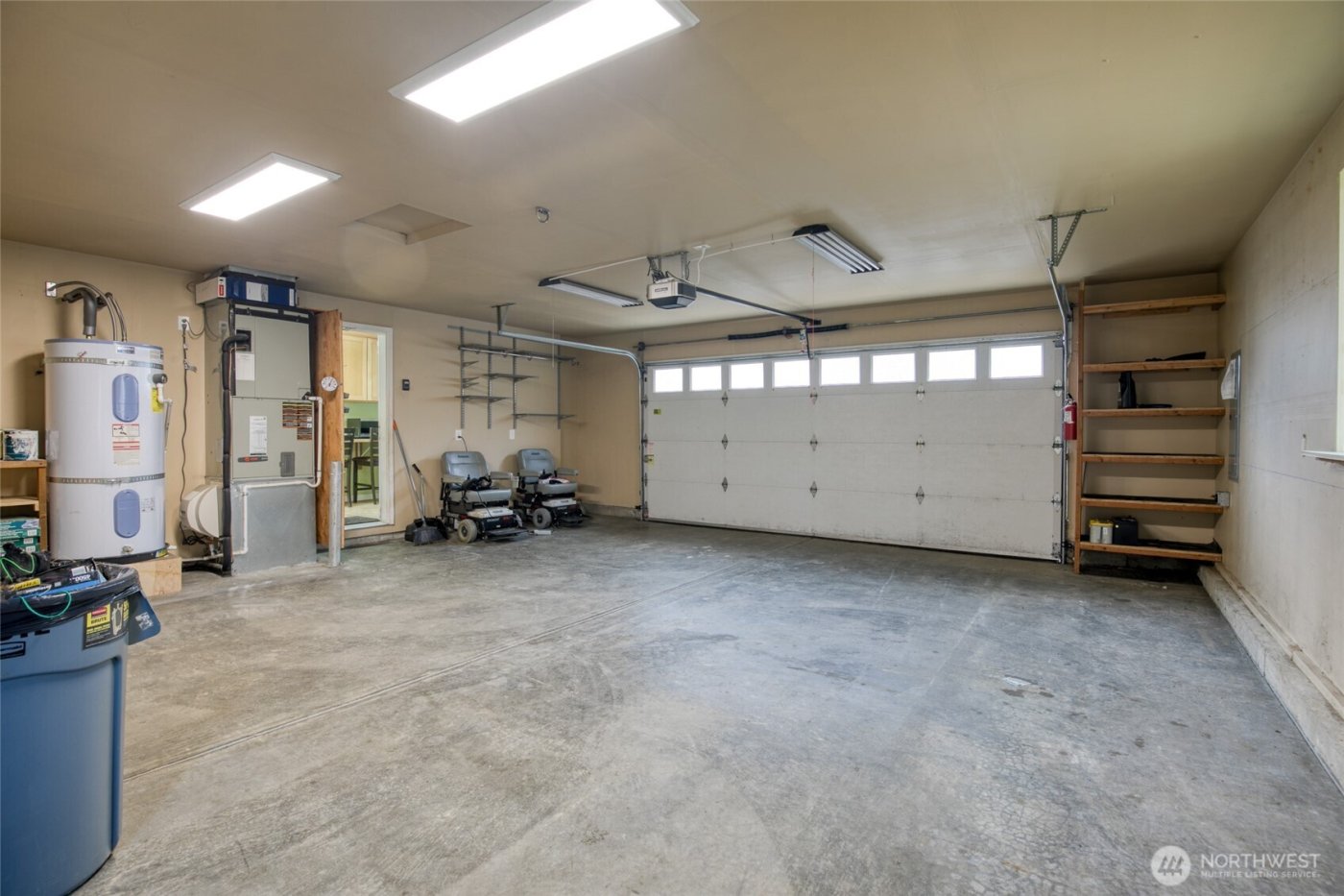 828 Ocean Avenue , Cosmopolis, WA 98595