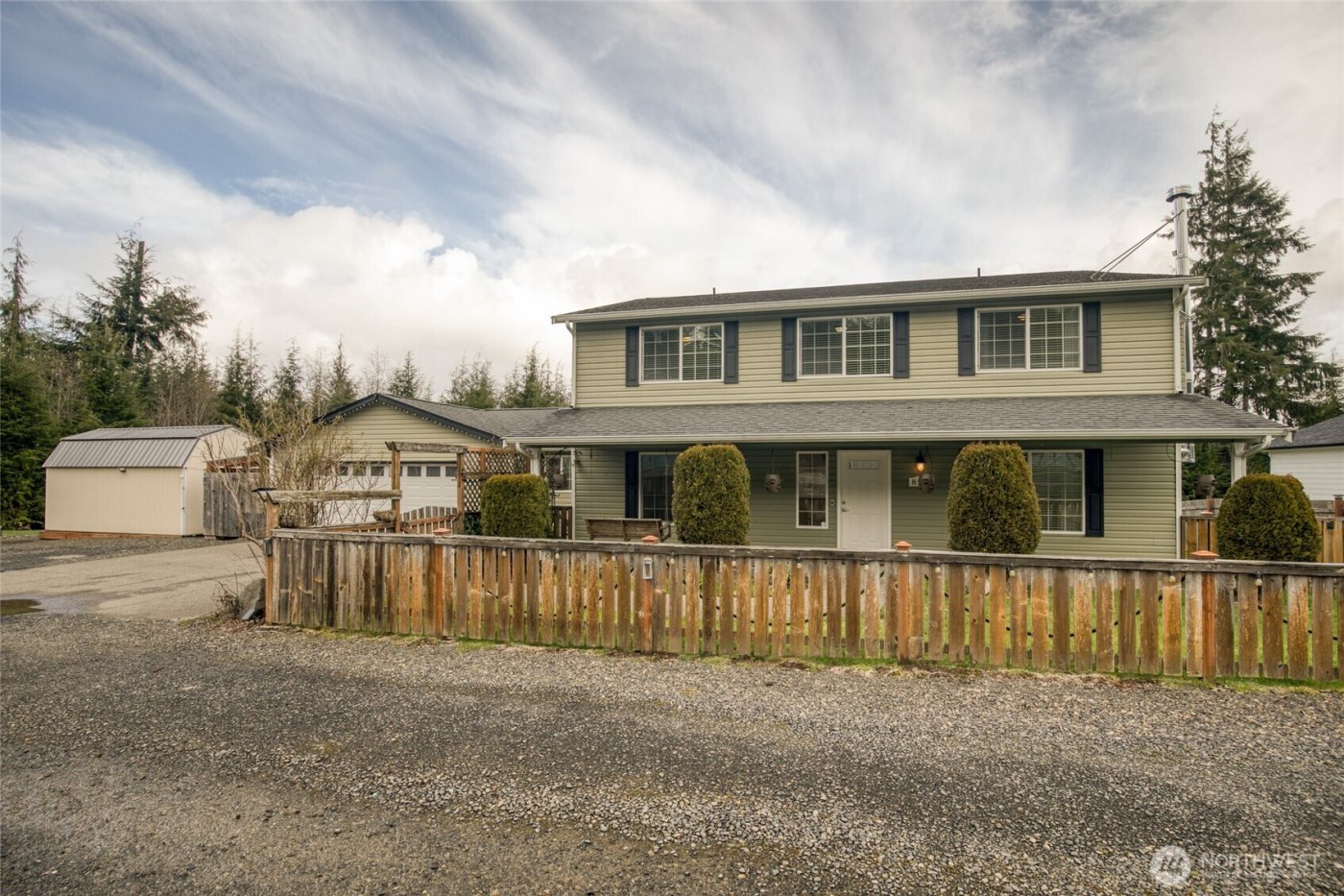 828 Ocean Avenue , Cosmopolis, WA 98595