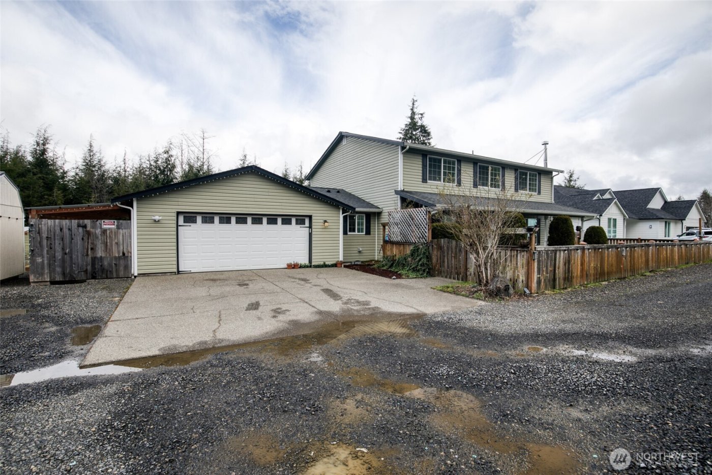 828 Ocean Avenue , Cosmopolis, WA 98595