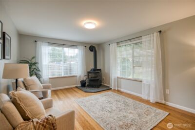 828 Ocean Avenue , Cosmopolis, WA 98595 - Photo 5