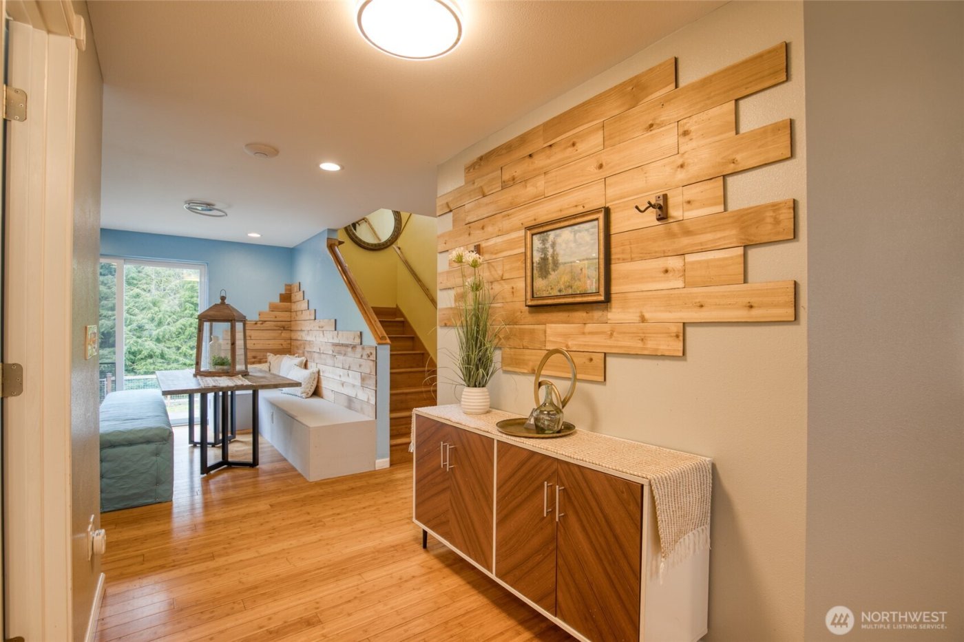 828 Ocean Avenue , Cosmopolis, WA 98595