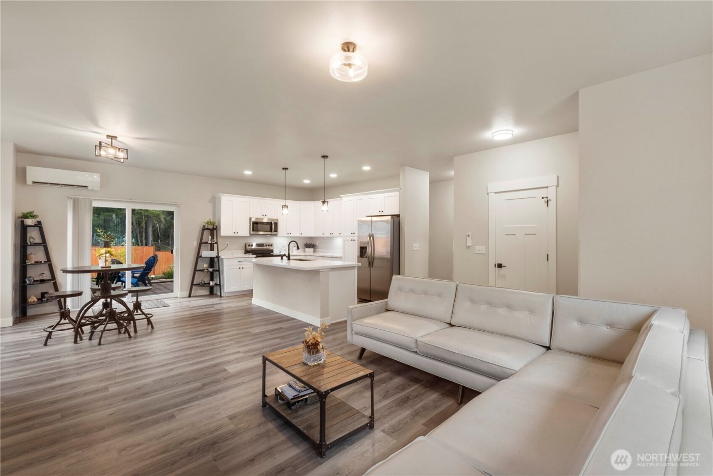 11217 Country Club Place , Anderson Island, WA 98303-8630