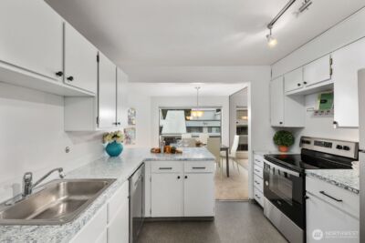 13741 15th Avenue NE #C3, Seattle, WA 98125 - Photo 4