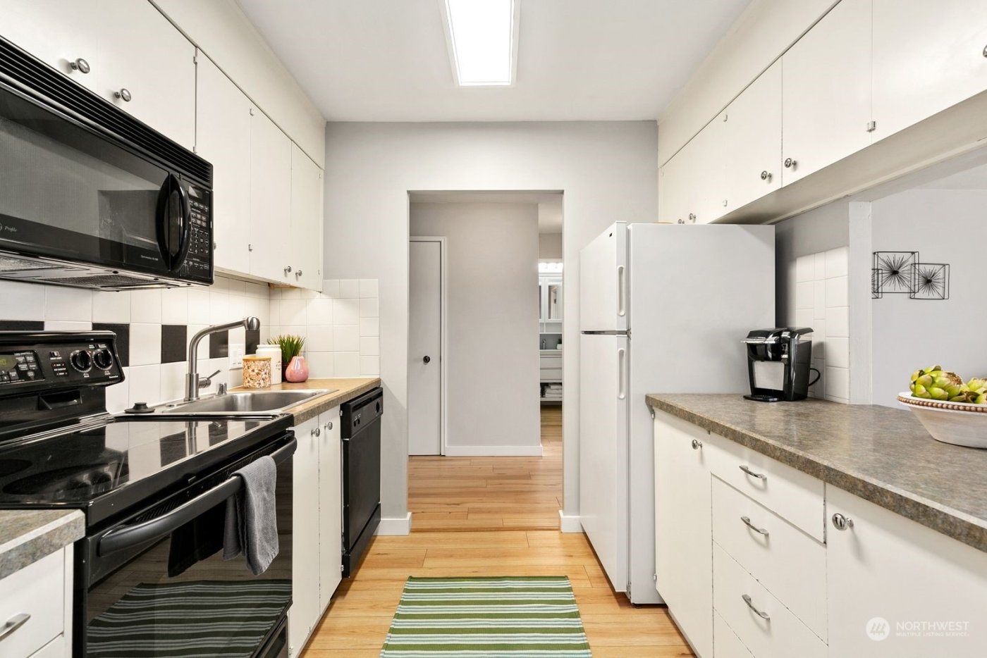 521 5th Avenue W #103, Seattle, WA 98119