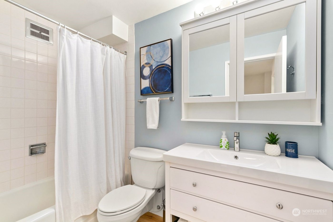 521 5th Avenue W #103, Seattle, WA 98119