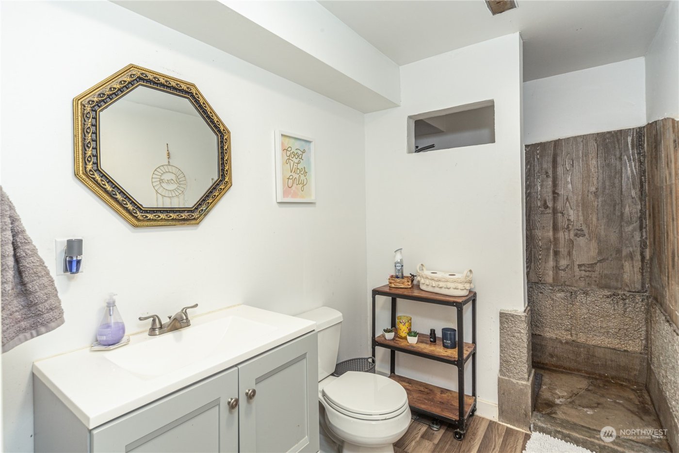 305 NE Waaga Way , Bremerton, WA 98311