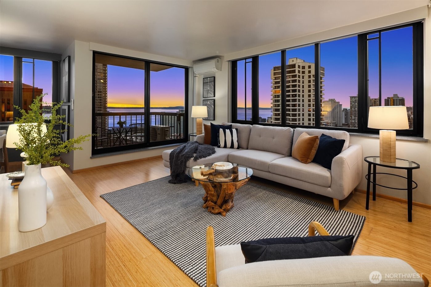 2100 3rd Avenue #1703, Seattle, WA 98121