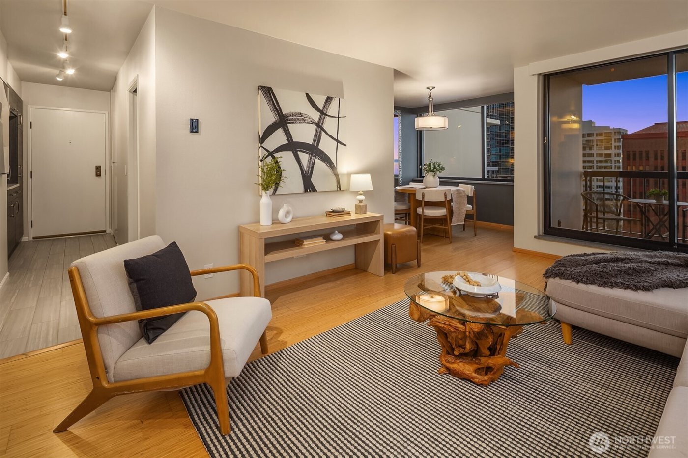 2100 3rd Avenue #1703, Seattle, WA 98121