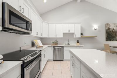 1709 18th Avenue #302, Seattle, WA 98122-7005 - Photo 5