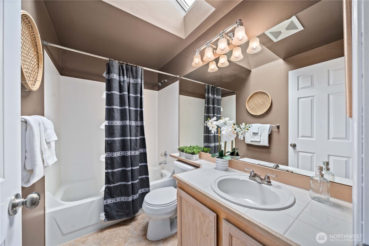 730 112th Street SW #F6, Everett, WA 98204