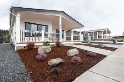 2048 Paradise Avenue #13, Enumclaw, WA 98022 - Photo 2