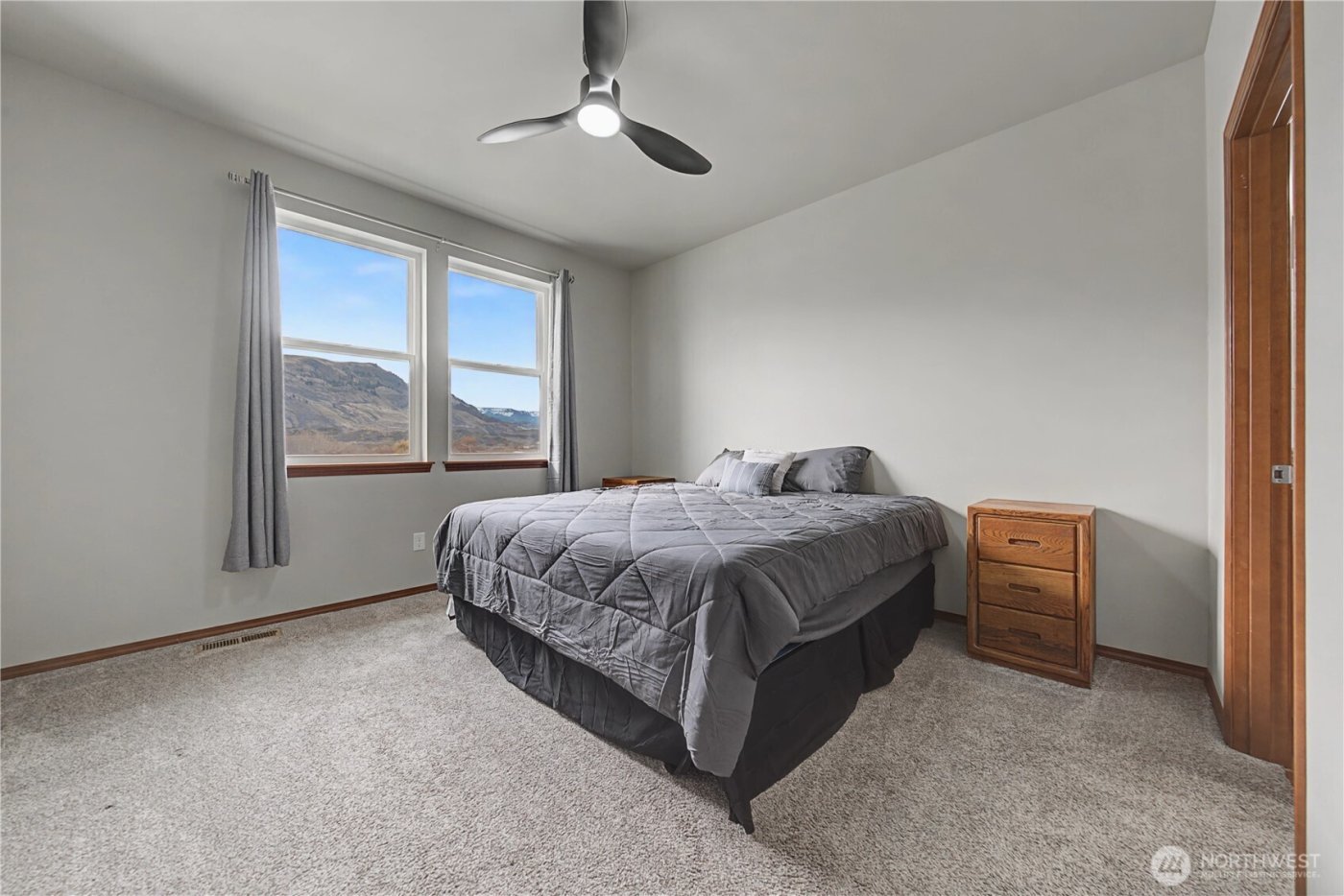 436 Hammond Lane , Rock Island, WA 98850