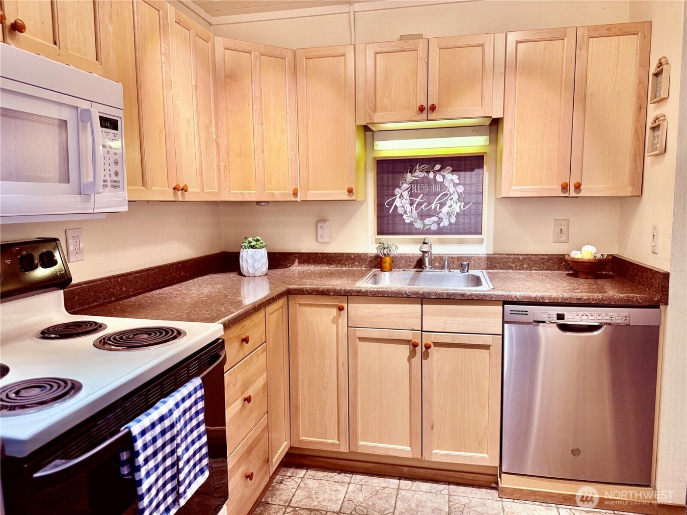 741 E Promontory Road , Shelton, WA 98584