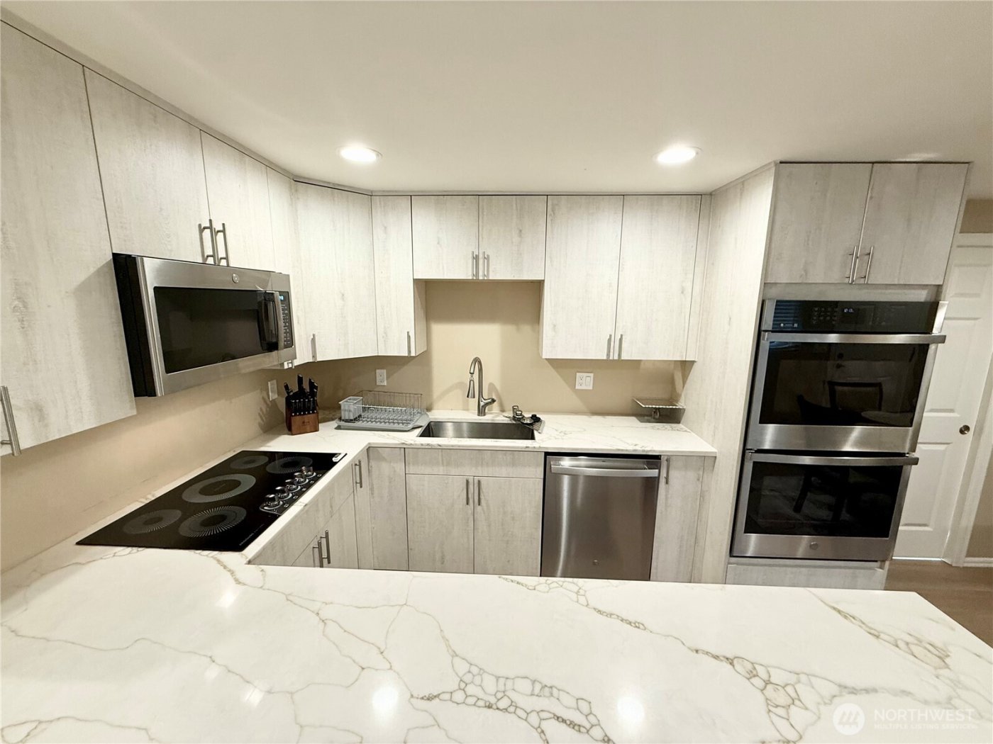 11049 18th Avenue SW, Seattle, WA 98146