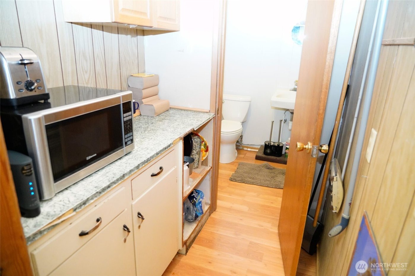 24113 N US Highway 101 , Hoodsport, WA 98548