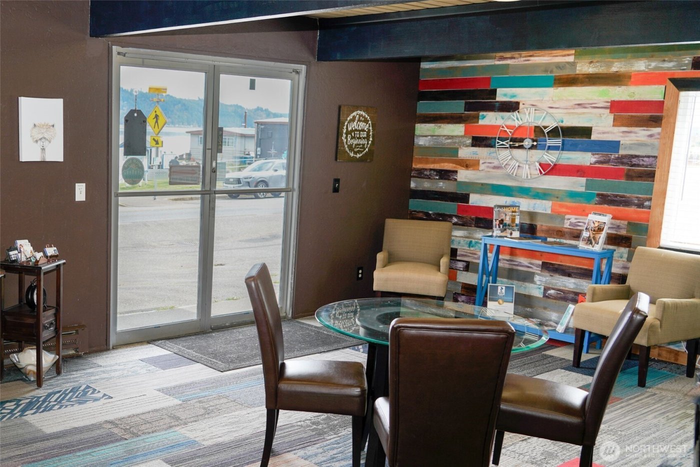 24113 N US Highway 101 , Hoodsport, WA 98548