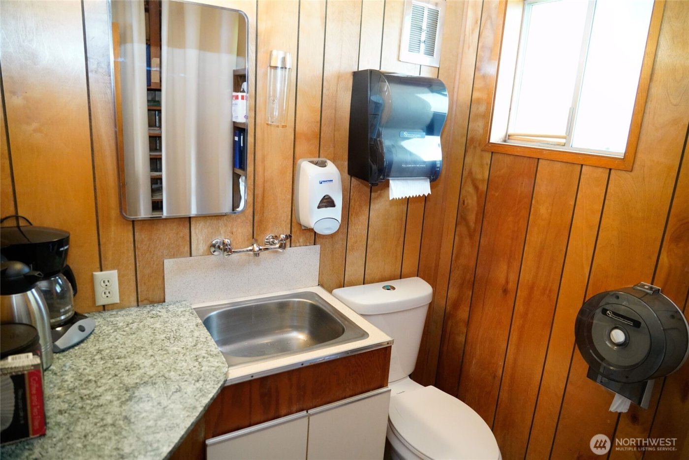 24113 N US Highway 101 , Hoodsport, WA 98548