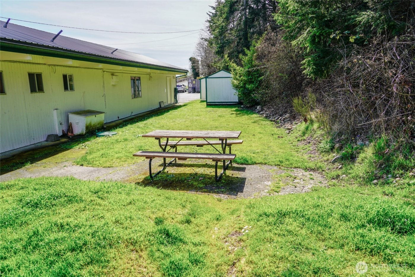 24113 N US Highway 101 , Hoodsport, WA 98548