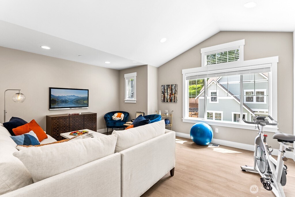 19507 81st Place NE #3, Kenmore, WA 98028