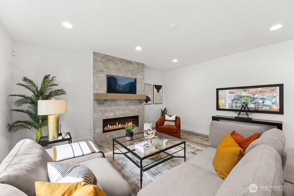 19512 81st Place NE #4, Kenmore, WA 98028