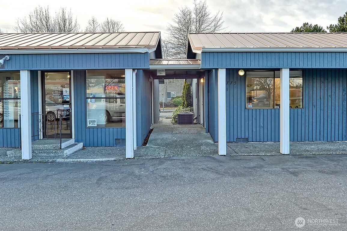 31775 State Route 20 #A&B, Oak Harbor, WA 98277