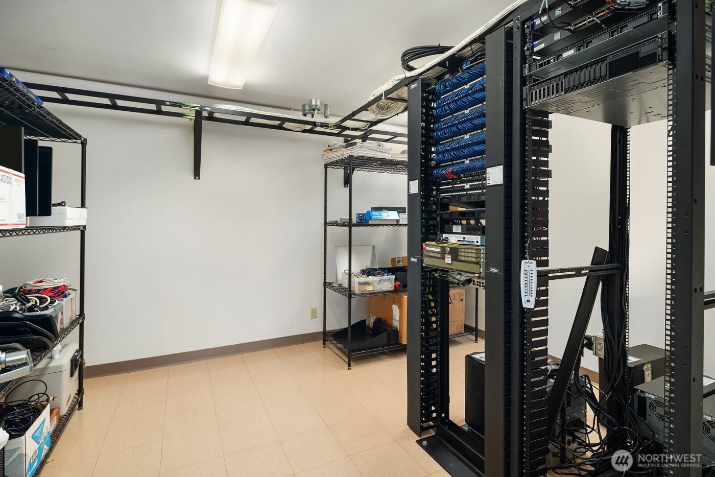 2300 W Commodore Way , Seattle, WA 98199