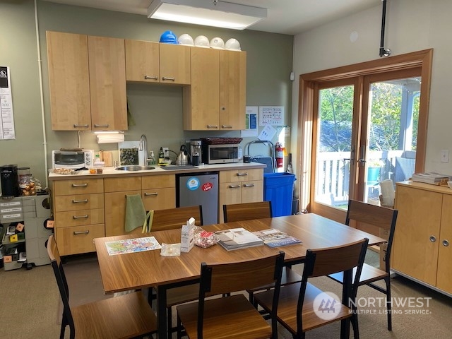 250 Madrona Way NE, Bainbridge Island, WA 98110