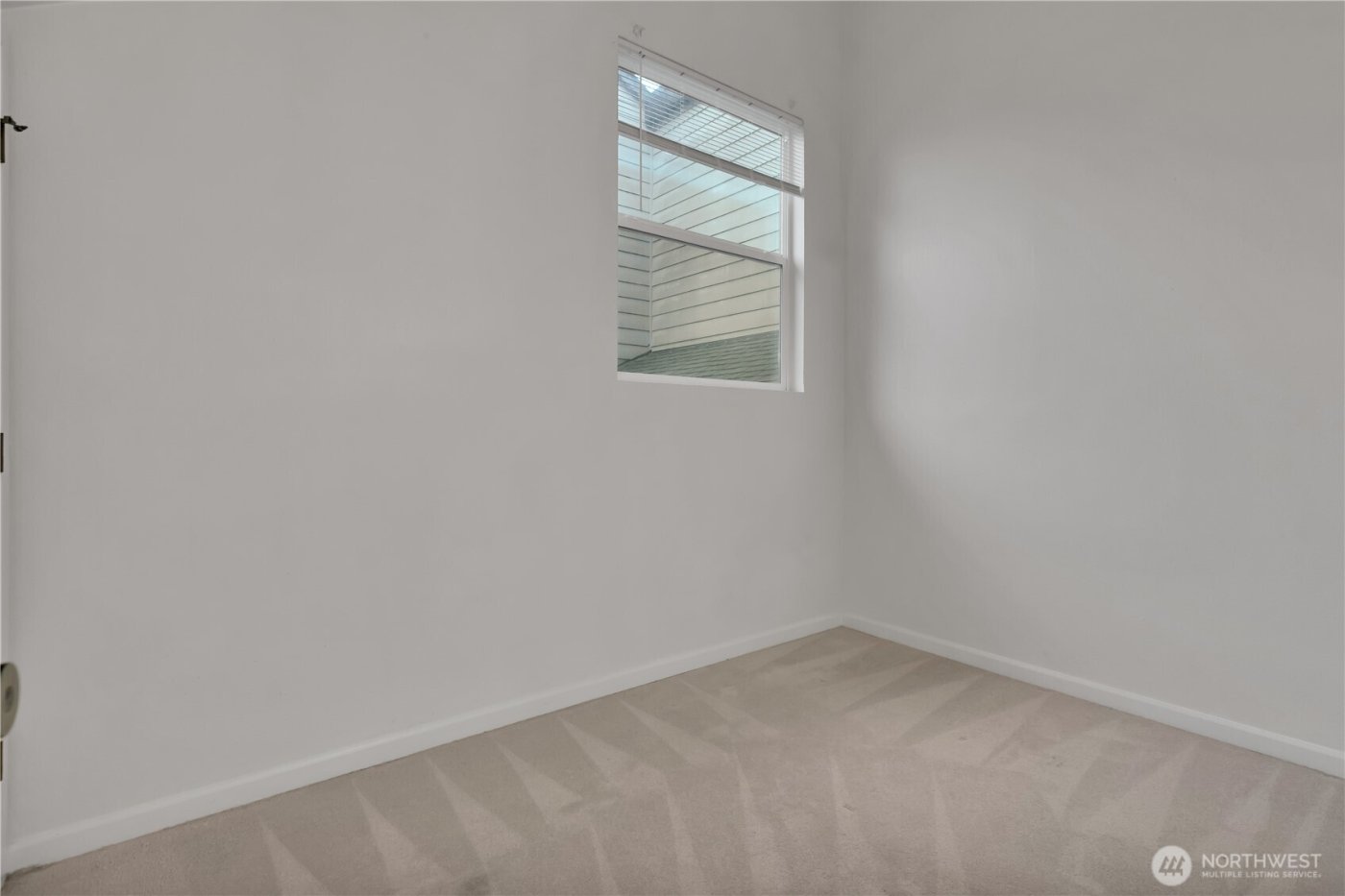 2524 S 317th Street #304, Federal Way, WA 98003-5033