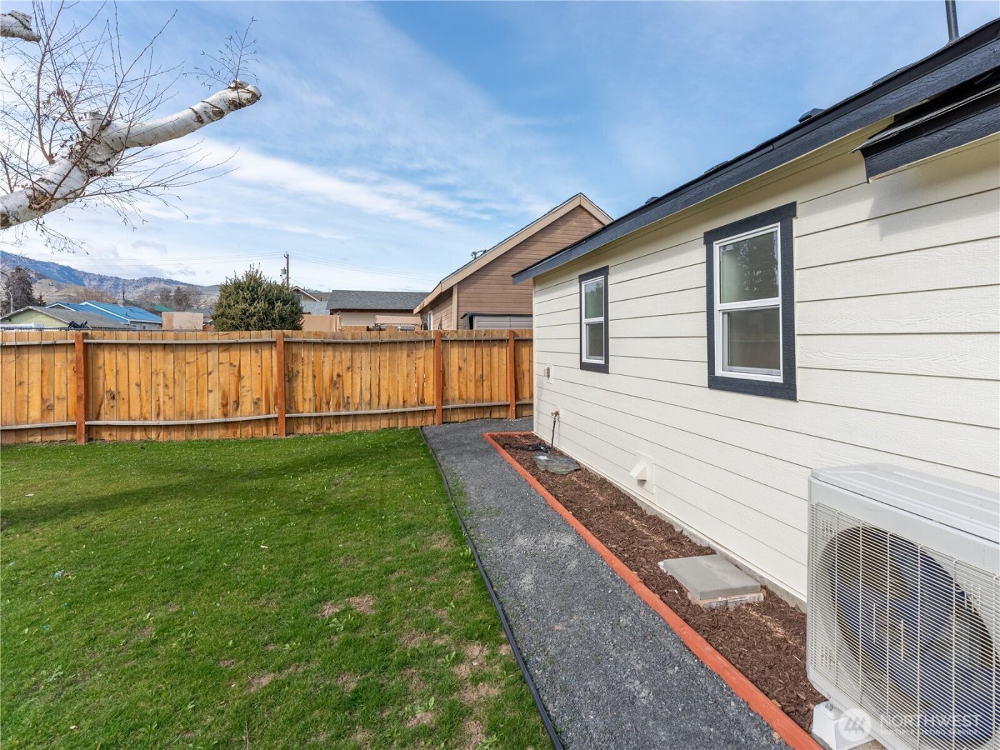 98 Fuller Street , Wenatchee, WA 98801