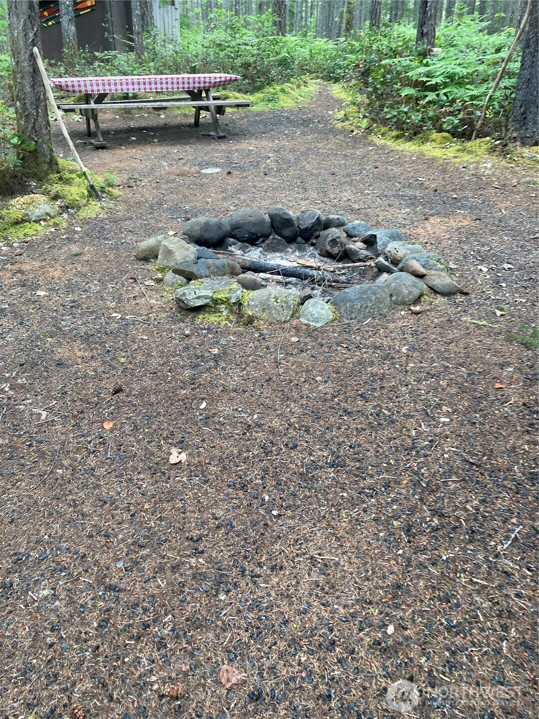 40 N Snapper Drive , Hoodsport, WA 98548