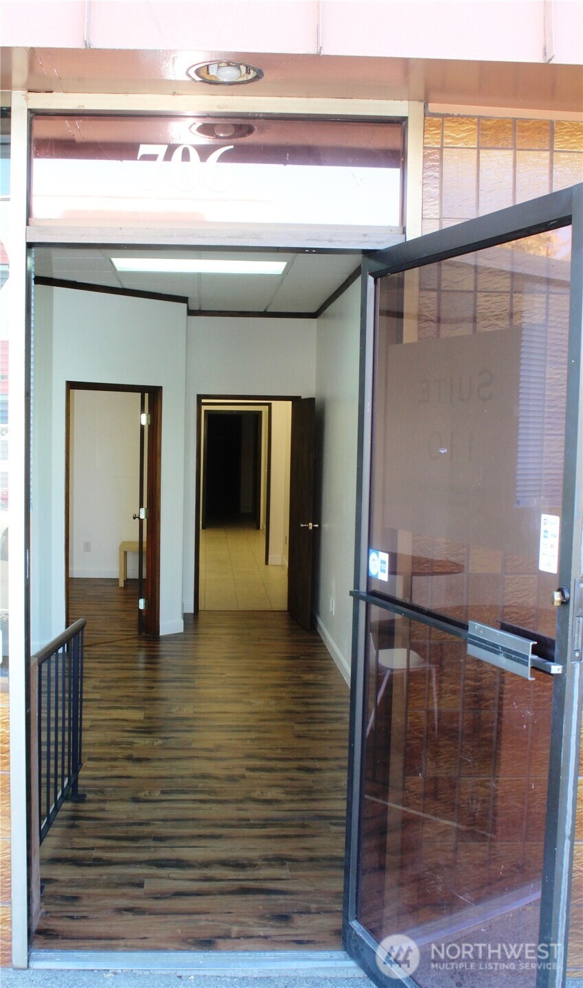 706 Pacific Avenue , Bremerton, WA 98337