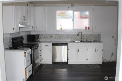 1224 4th St , Cosmopolis, WA 98537 - Photo 12