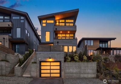 2521 NW 92nd Street , Seattle, WA 98117-2832