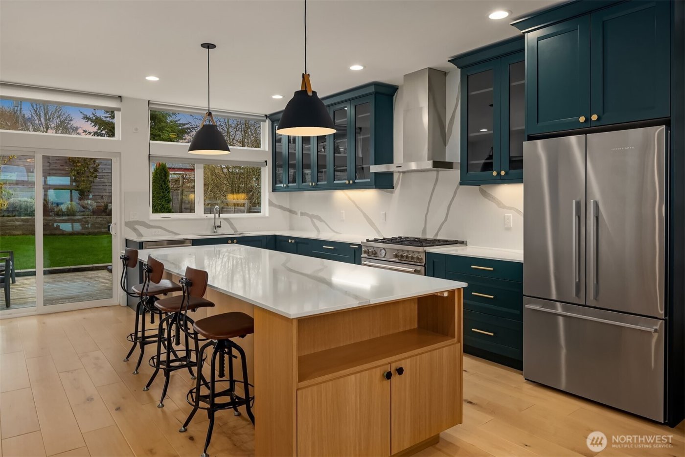 2521 NW 92nd Street , Seattle, WA 98117-2832