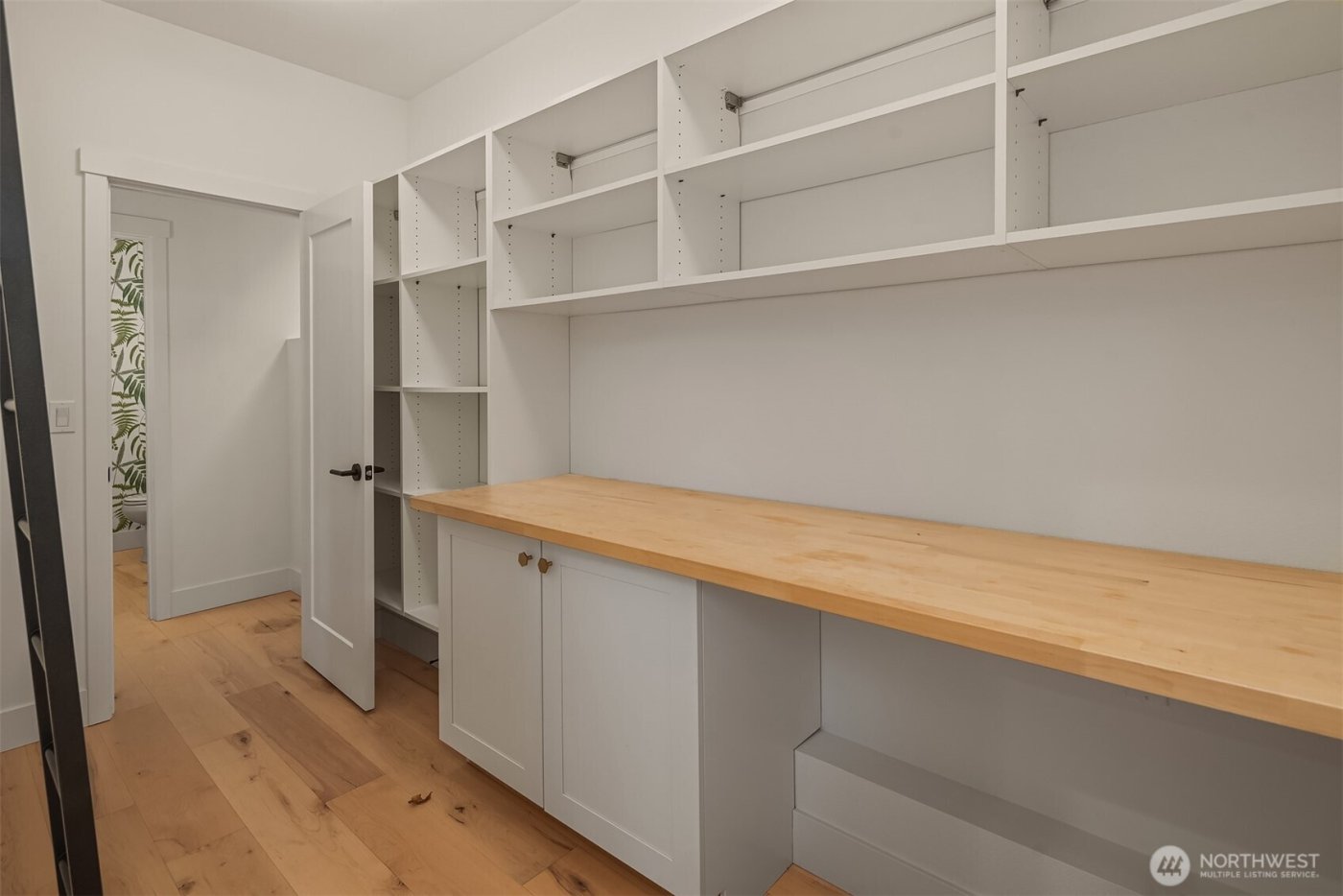 2521 NW 92nd Street , Seattle, WA 98117-2832