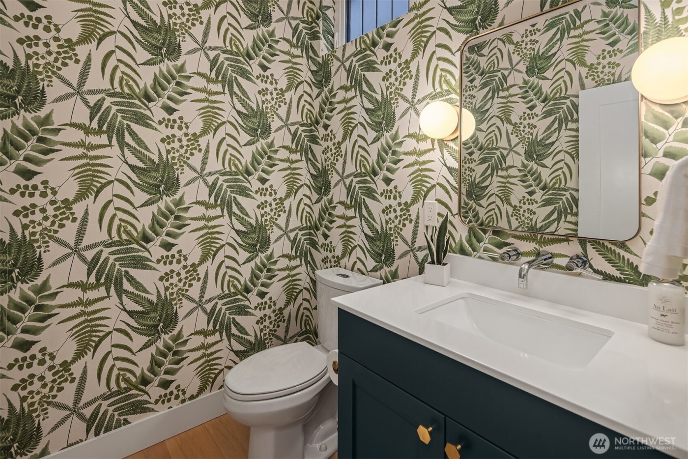 2521 NW 92nd Street , Seattle, WA 98117-2832